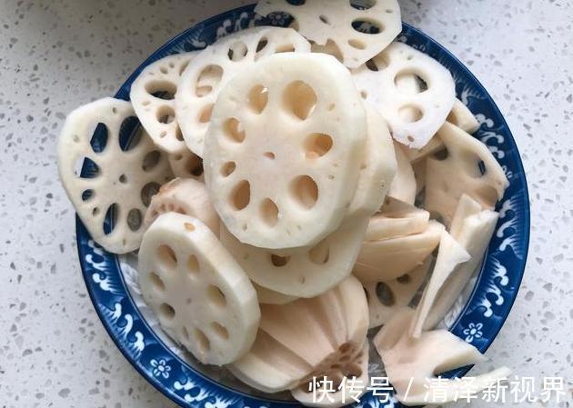 不用面粉的炸丸子,莲藕鸡蛋加点肉,香酥不油腻