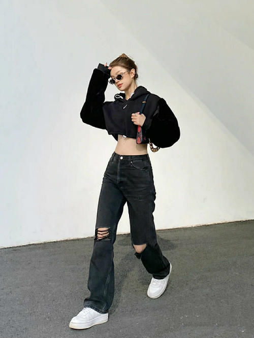 卫衣怎么穿好看？重点在下装搭配上，土肥圆和女神在你一念之间