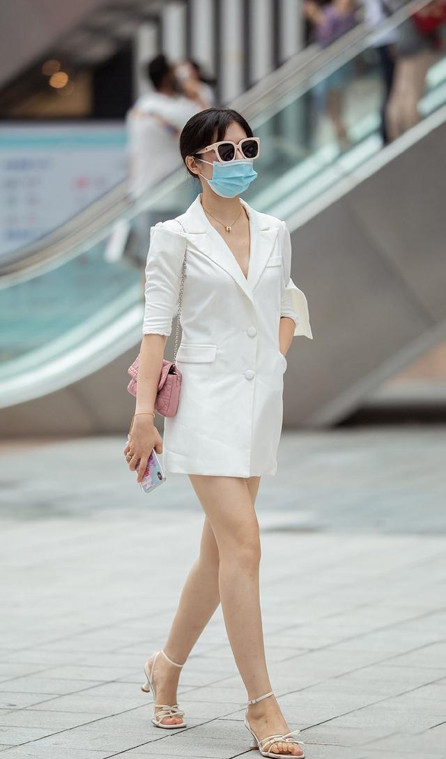 高跟鞋 连衣裙穿搭会显得脸型很好,浪漫复古又有点华丽,堪称示范模板