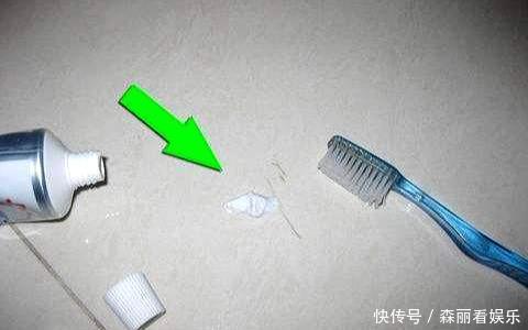 牙膏|瓷砖有划痕怎么处理用点牙膏抹一抹,光洁如鲜省钱省事