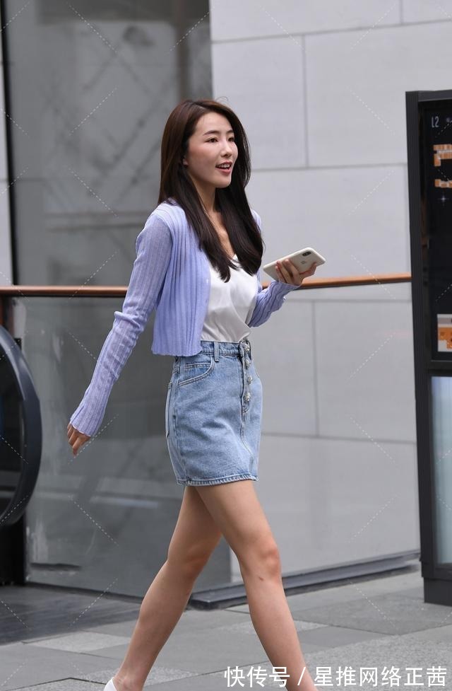 裤子|黑衬衫搭配时尚打底裤,休闲随性,展现出高挑纤细的身材