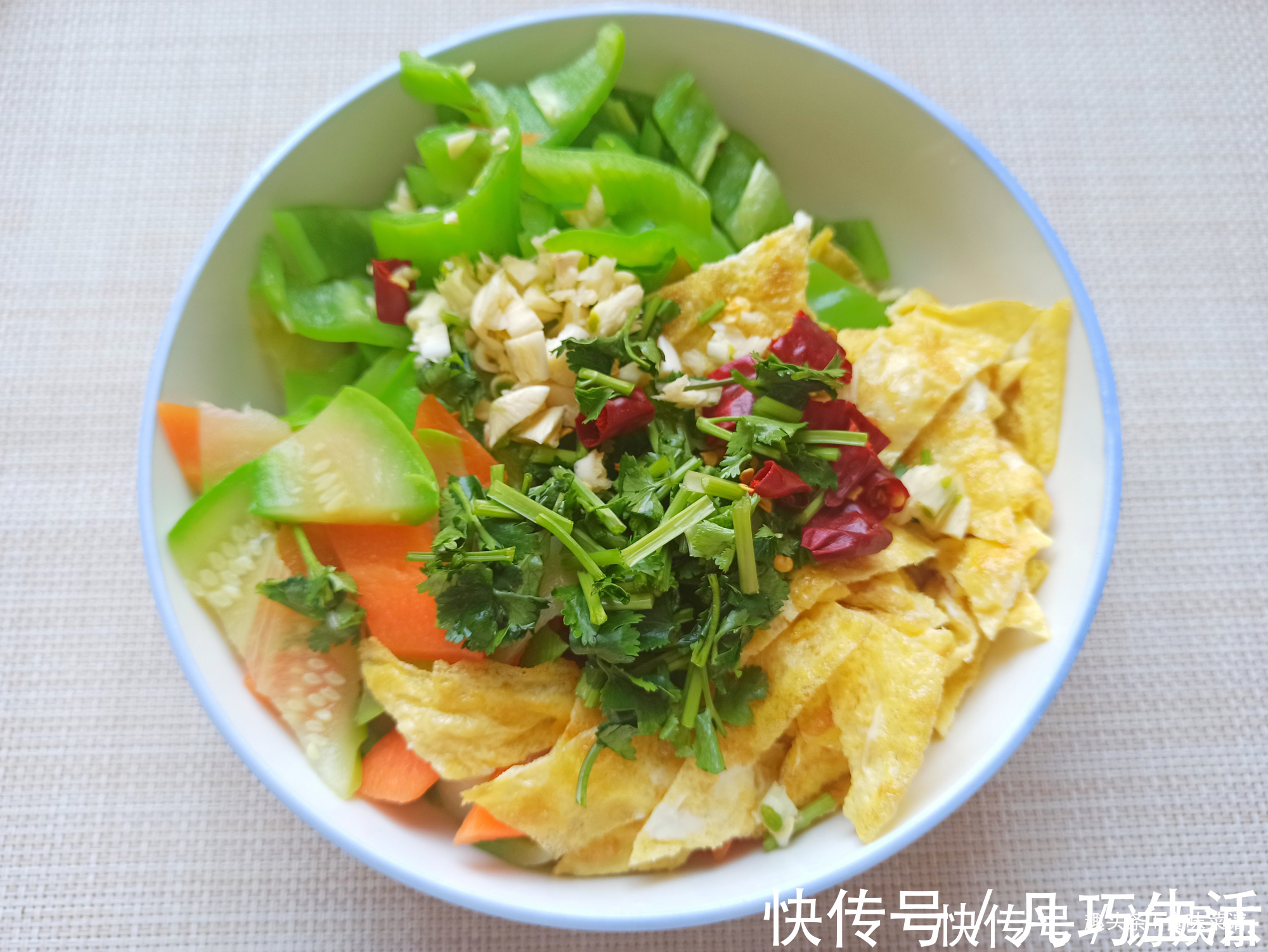 西葫芦|蔬菜中的钙片,用来凉拌最合适,我家一周吃5次,比吃肉都香