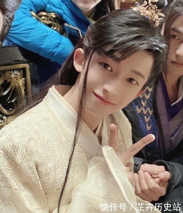 6月新人活跃粉丝榜,INTO1成员占据多数,榜首却被青你选手夺得