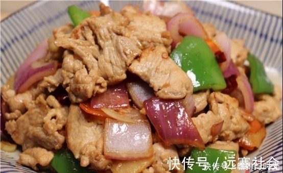 洋葱炒肉很多人第一步就错了，难怪不好吃，看饭店大厨不外传诀窍