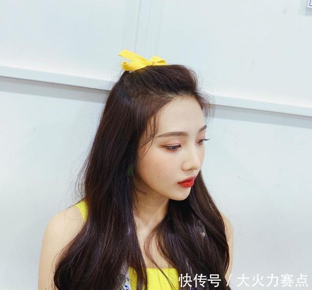 双眼皮贴|朴秀荣葫芦娃造型，糖果色穿搭少女感十足，双眼皮贴让人出戏