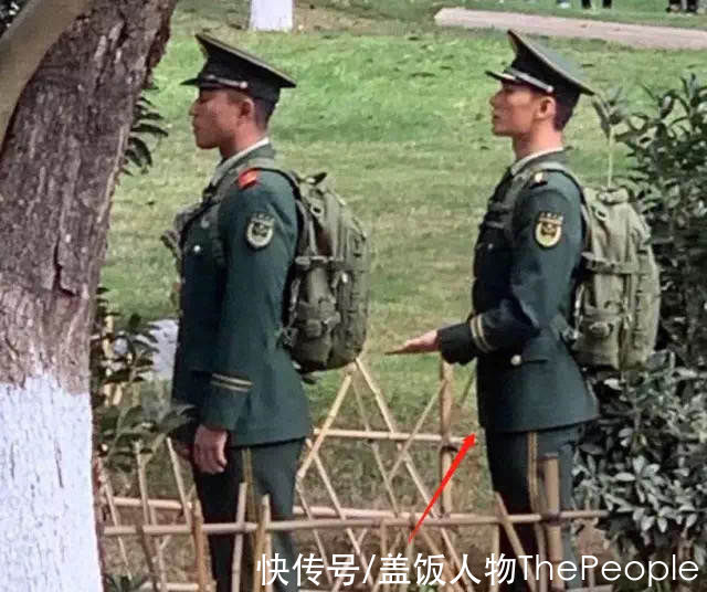 同样是演军人，肖战张译气场强，黄景瑜像小混混，差别在于体态？