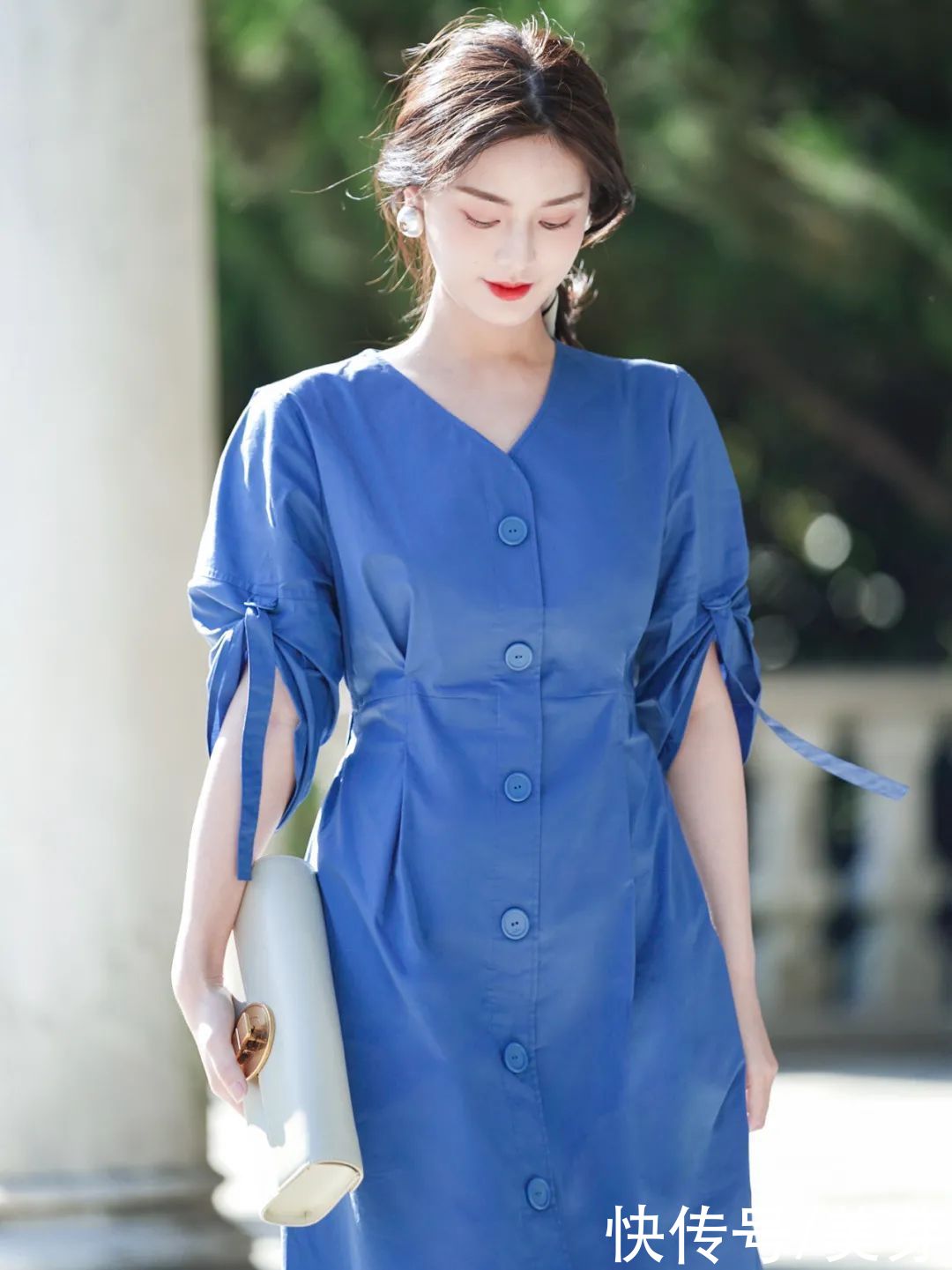 克莱因蓝|“克莱因蓝”太太太火了！这么穿才显白