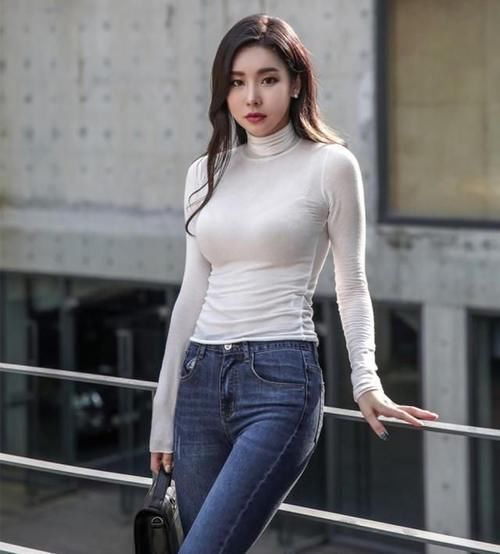 质朴|紧身牛仔裤，淑女低调出行，展现质朴美！！