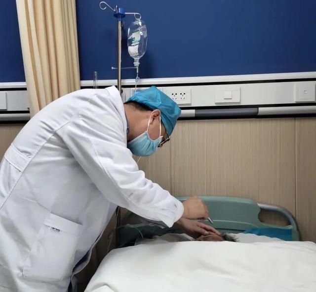 刘晓宇|血糖71.5!糖尿病高渗昏迷老人平安出院,2米长感谢信诉说救命恩