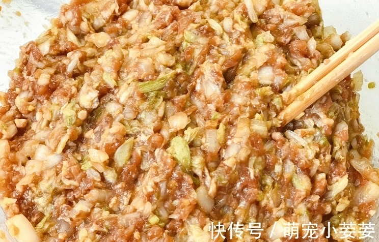 饺子|调白菜馅,千万别剁碎直接拌馅!多做1步,紧实不出水,鲜嫩多汁