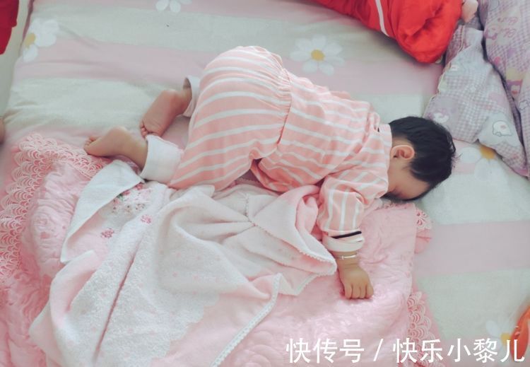 家长们|爱用这两个睡姿的孩子，性格通常很孤僻，后一个对健康也有影响