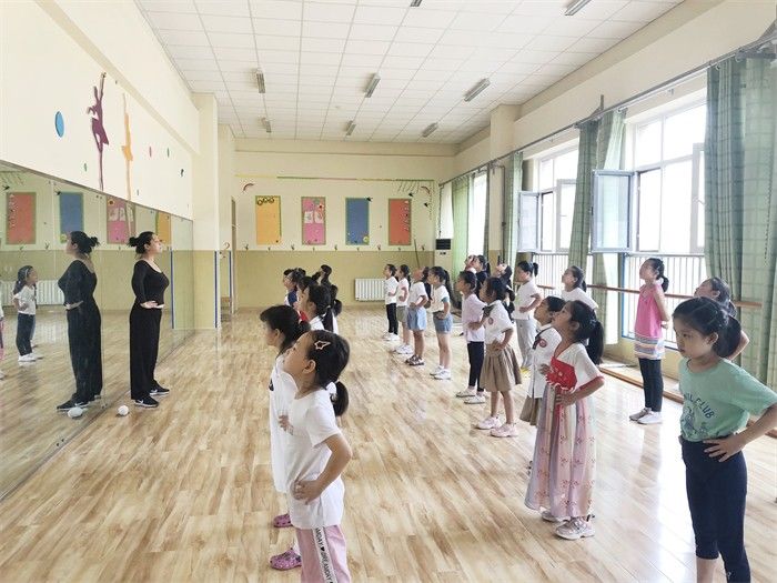 软笔书法|提高延时服务水平 凤凰路小学开设“艺体课程超市”