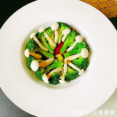 西兰花|#一口新年味，全家享佳味#年味菜乐享鱼