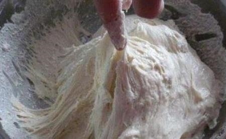 发面时，只放酵母是大忌，教你一招，8分钟“溢盆”，比面包暄软