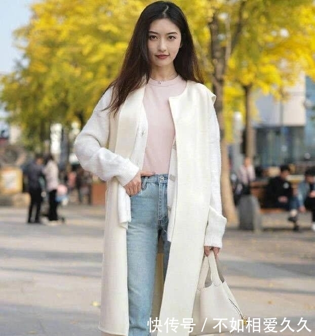 时尚穿搭:性感时尚小姐姐,气质紧身裤搭配凹凸有致