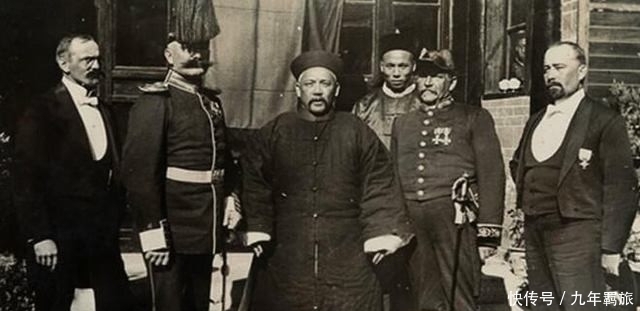 指甲|晚清历史老照片袁世凯和德国人的合影,最后一张长指甲如螺旋状