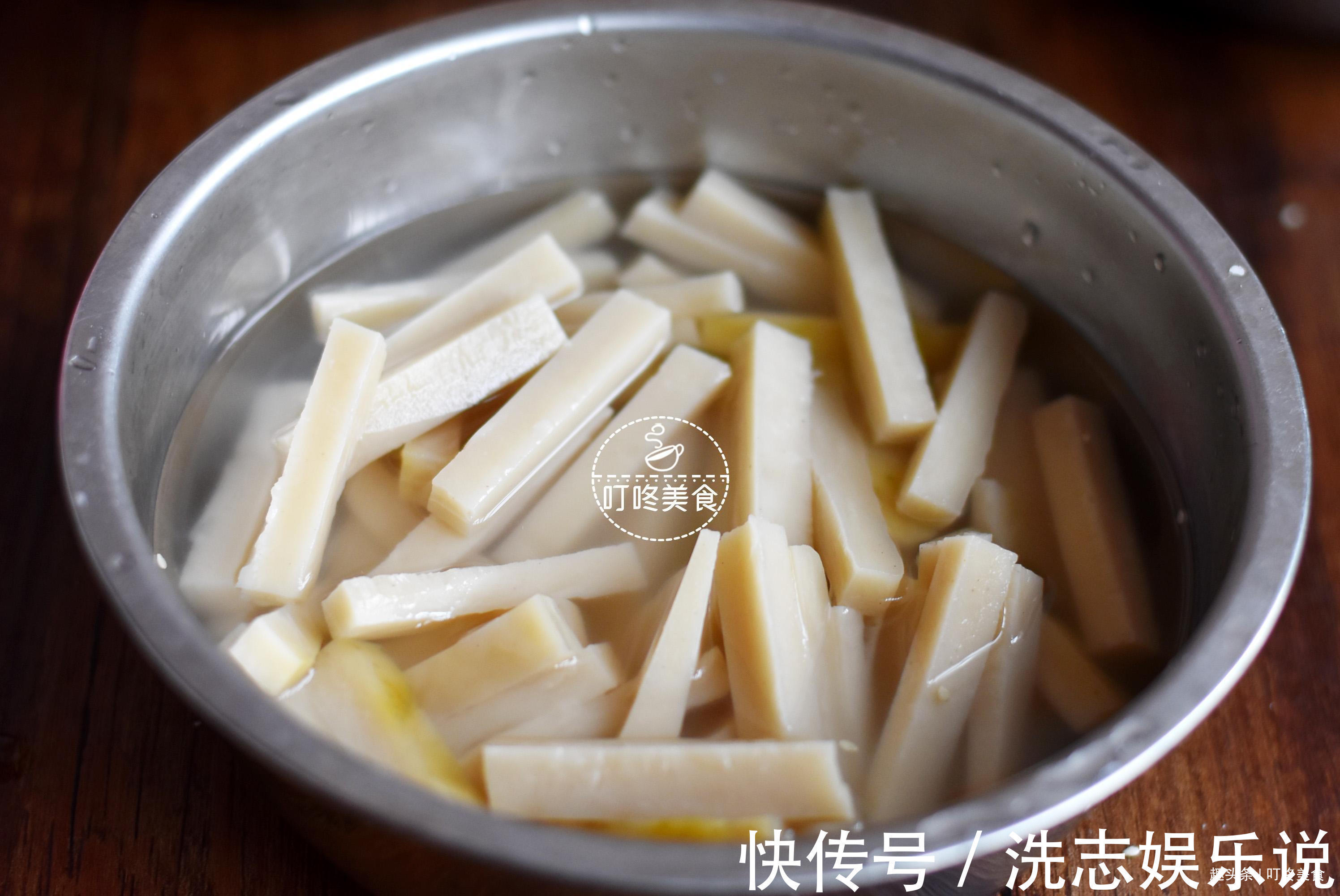 年糕别光炒着吃了，2分钟教你新吃法，又香又糯，全家人抢着吃