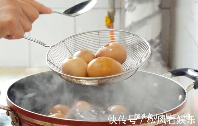 搅拌均匀|原来茶叶蛋的做法这么简单,早知道就不出去买了,学会可以摆摊了