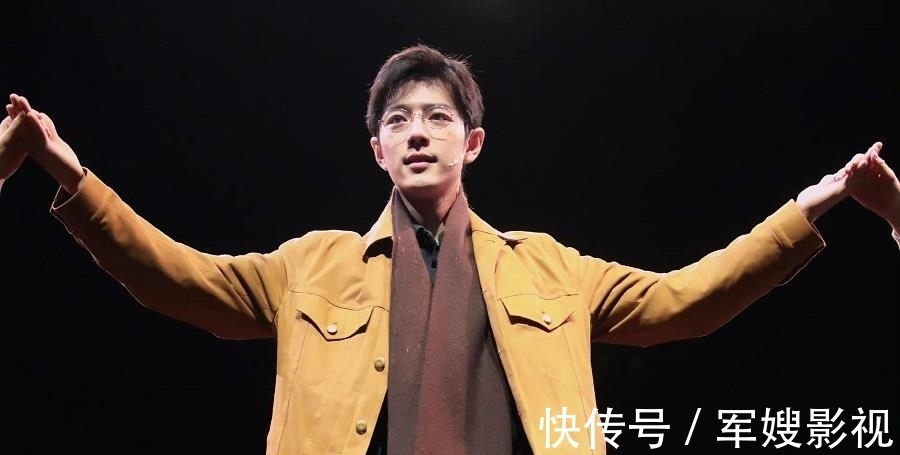 肖战#时隔6个月，他第二次来剧院，曾对肖战的表现“言辞犀利”