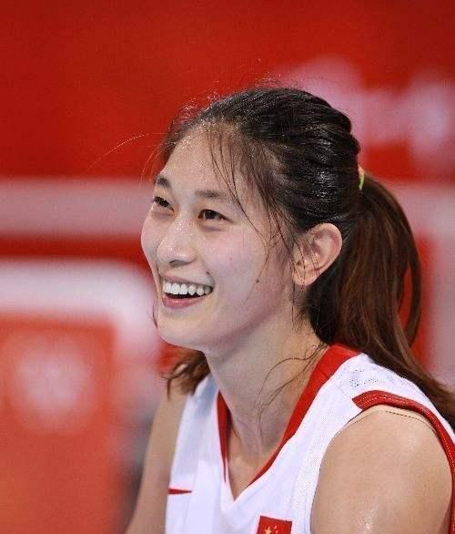 中国女排|女排和女篮的运动员,哪项运动的美女球员多?为何容易成为剩女?