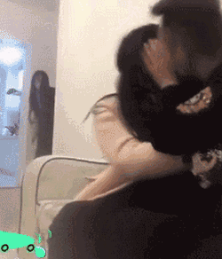 |搞笑动图:上一秒很帅,下一秒很疼!