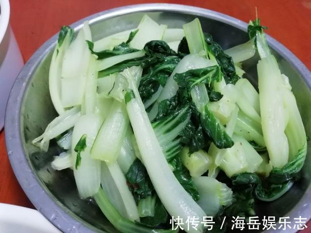 每月给婆婆5千元伙食费,每顿就做3个菜,把省出来的钱存给小叔