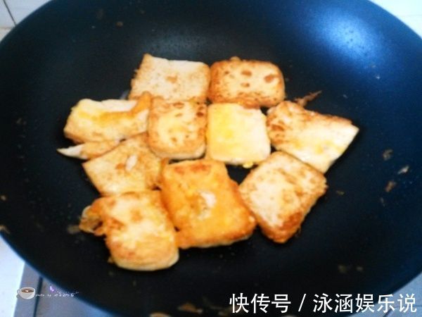 豆腐又一种好吃爆的做法！又香又快，还没出锅都想抓几块吃