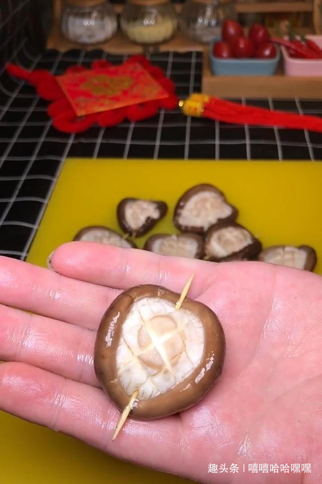 家常香菇新做法，外焦里嫩，入口即化，制作简单，超级下饭！
