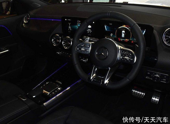 已在海外市场发售 AMG GLA 35进店实拍图