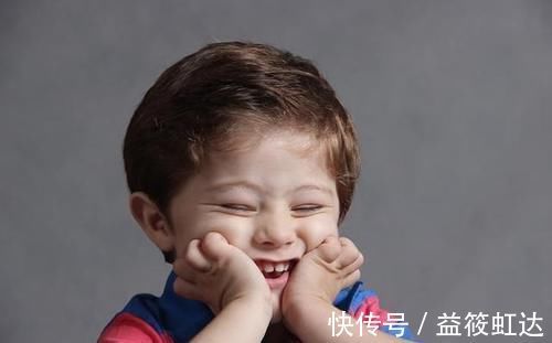 家长们|孩子在超市里打碎一盒鸡蛋,店员要求10倍赔偿,母亲的做法被称赞