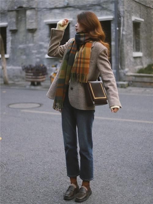 今春火了一种“小西装”，搭配裙子或者裤子都好看，又洋气又时髦