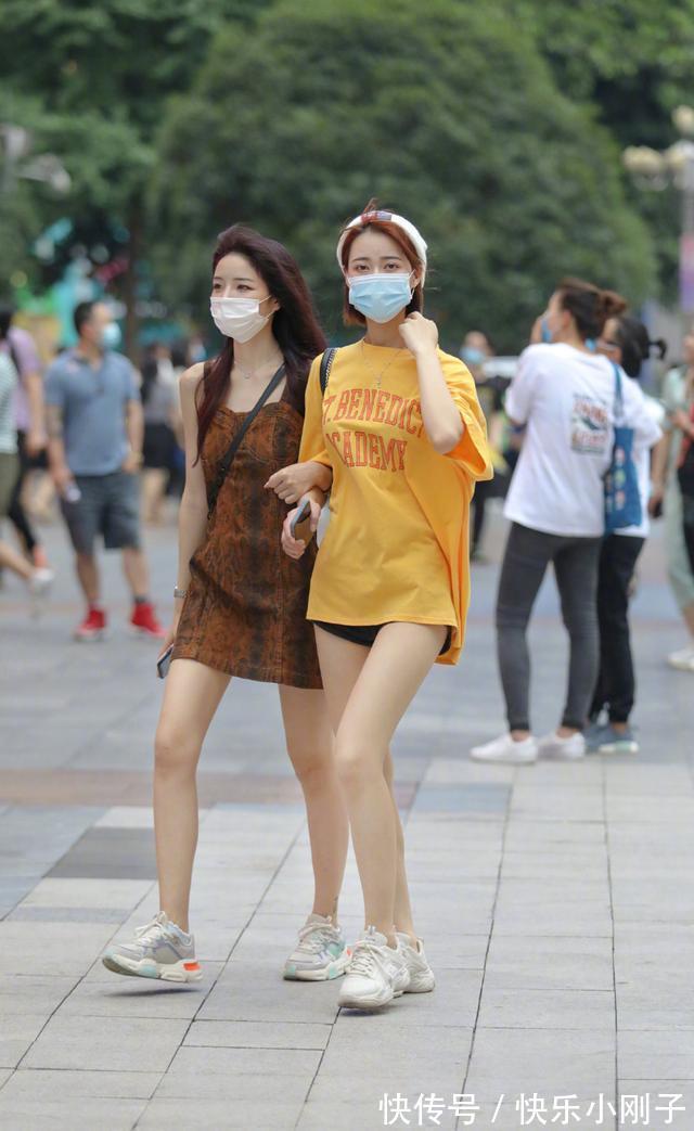 打扮 时尚不仅仅看衣服款式,善于用色彩提亮整个打扮,穿搭更有气质