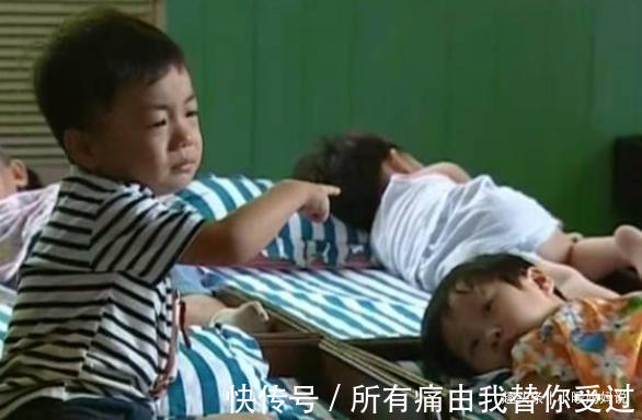 小静|哥哥上幼儿园全托寄宿,弟弟上非寄宿,兄弟俩的差别戳痛妈妈的心