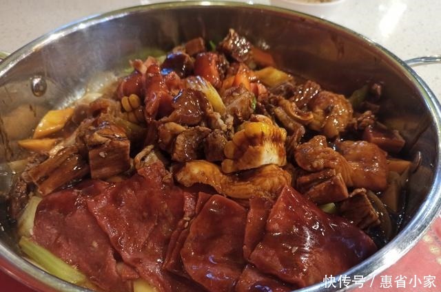  河南信阳，万达广场五楼的鲍汁焖锅还不错哟，吃货们可以去尝尝噢