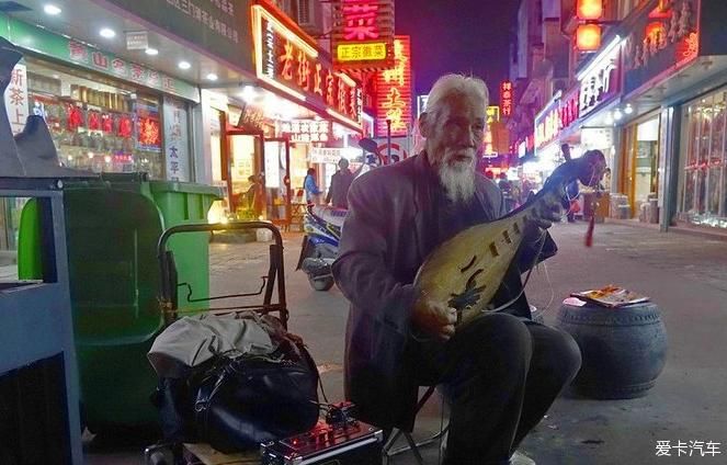  屯溪老街，红红火火