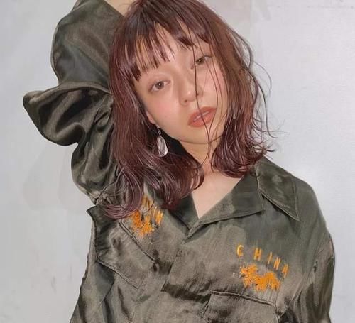 ?“黄头发”早就过时了，2020年流行这3种发色，显白又高级