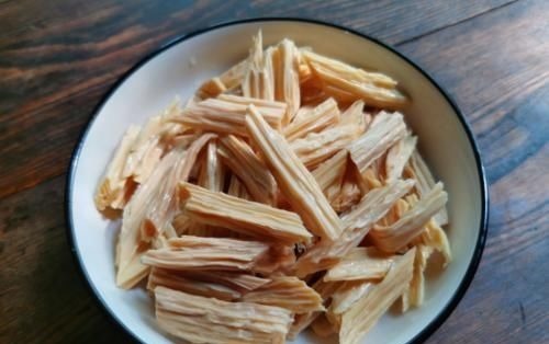 泡腐竹,最忌用清水泡!多加2样,20分钟泡开,柔软筋道,没硬心