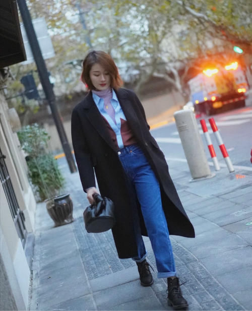 你适合“阔腿裤”还是“直筒裤”?腿型不同选择不同,穿对很显瘦