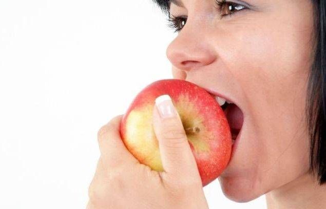 晨起吃苹果，好处非常多，如若能坚持，变化有三处，长久自然来