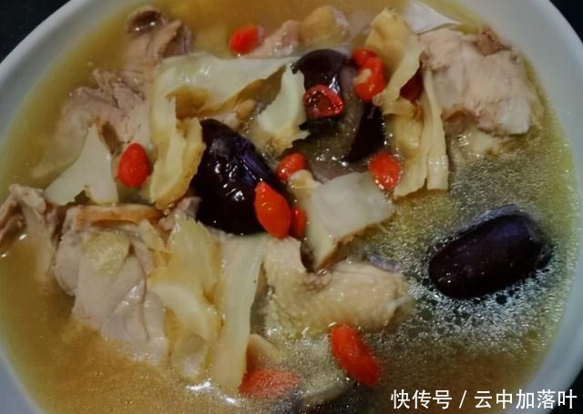 汤汁|炖鸡汤时,不要焯水或直接炖,偷学大厨秘方,汤汁浓郁肉质鲜嫩