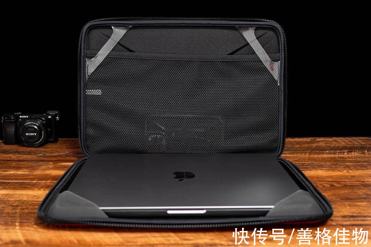 内胆|这个内胆包符合MacBook Pro的气质，保护效果全面，功能设计贴心