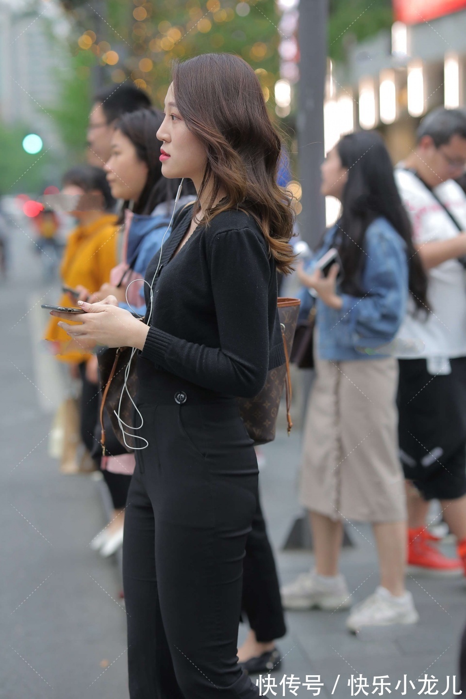 休闲风|成熟稳重的大气的女孩，散发着妥妥的女人味，最适合结婚的类型！