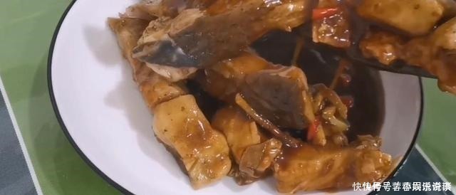 吃光|我家草鱼从不红烧,教你懒人做法,不加一滴水,上桌被全吃光!