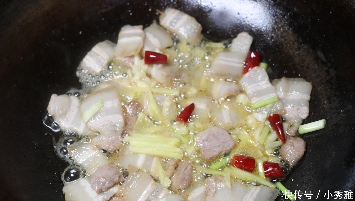 包菜和它一起炒, 你肯定没吃过, 比肉还香, 每次做一盘全吃光!