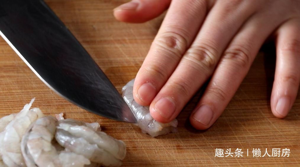 虾片别再买着吃了，自己在家用虾仁做，无添加剂，保存几个月不坏