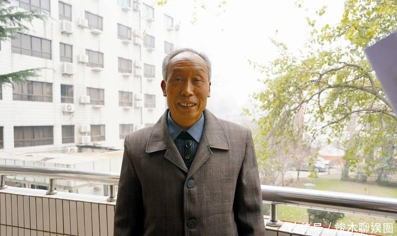 学术界|小学生回家路上捡到白石头,父亲看后找专家鉴定,结果轰动学术界