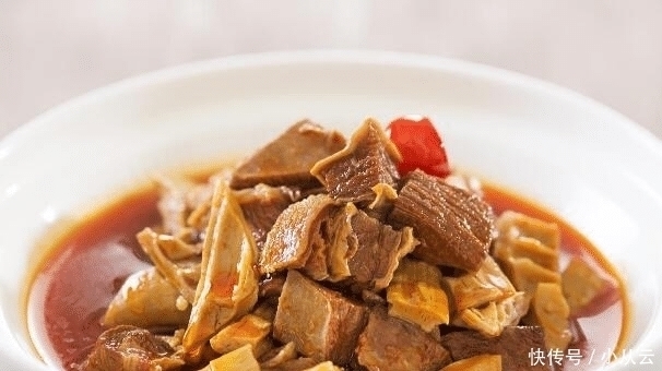 牛肉炖的软烂不塞牙,高压锅做不到,关键放一勺“它”,保证错不了