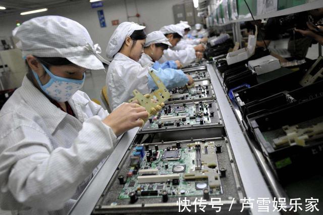 中国取消了苹果特权，其一天损失超50亿，外媒库克将反击
