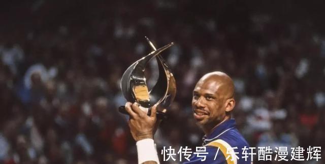 nb库里曾经全票拿下MVP,那联盟历史上得票率最低的MVP是谁呢
