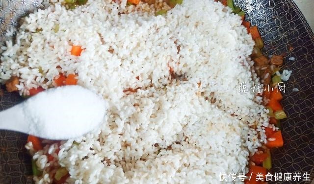 最近孩子最馋这锅饭,饭菜一锅出,省事简单,孩子吃得香,身体棒